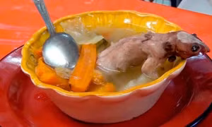 Kỳ lạ tiệm ăn ở Mexico bán nước canh chuột trong hơn nửa thế kỷ