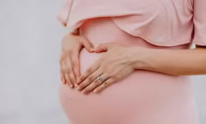 Nghiên cứu mới: Mẹ căng thẳng khi mang thai, con dễ mắc bệnh chàm