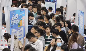 Thanh niên Trung Quốc đối mặt nguy cơ bị lừa tiền khi tìm việc làm qua mạng