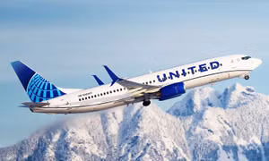Nhật Bản: Một máy bay của United Airlines hạ cánh khẩn cấp