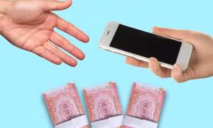 Người phụ nữ báo cảnh sát vì trả điện thoại cho người mất nhưng được trả ơn bằng tiền giả 