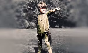 Nguyên mẫu đời thực của Peter Pan - cậu bé không bao giờ lớn
