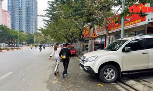 Vi phạm trật tự đô thị quanh trụ sở cơ quan công quyền quận Cầu Giấy, Hà Nội