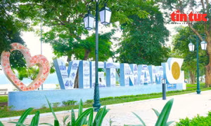 Trái tim gốm sứ gắn kết ba miền xuất hiện giữa lòng Hà Nội
