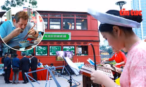 Tour trải nghiệm 'Hà Nội - Chạm miền ký ức': Nhìn, nghe, chạm, nếm và cảm nhận hương vị của di sản