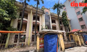Cận cảnh loạt trụ sở bỏ không ở Hà Nội
