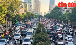 Ngày làm việc cuối cùng trước kỳ nghỉ lễ 2/9: Các cửa ngõ giao thông Hà Nội 'đồng loạt' ùn tắc