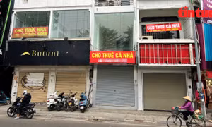 Nhiều mặt bằng kinh doanh trên 'đất vàng' ở Hà Nội đóng cửa, mòn mỏi chờ khách thuê