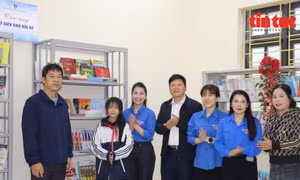 ‘Tủ sách Đinh Hữu Dư’ đến với học sinh vùng cao tỉnh Lào Cai