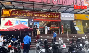 Vàng nhẫn, vàng miếng 'cháy hàng' dù giá ở đỉnh, người dân chuyển sang mua bạc