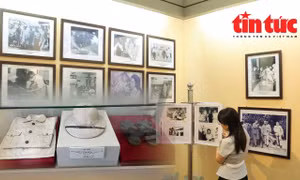 Những kỷ vật thiêng liêng của Bác Hồ trong 3 lần về thăm nhà máy Dệt Nam Định