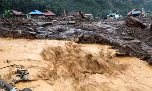Bắc Bộ mưa to, cảnh báo nguy cơ lũ quét ở 14 tỉnh và ngập lụt ở Hà Nội