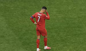 Chiếc bóng đơn côi của Ronaldo.