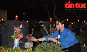 Đoàn thanh niên Hà Nội thắp nến tri ân các Anh hùng liệt sĩ dịp lễ 30/4