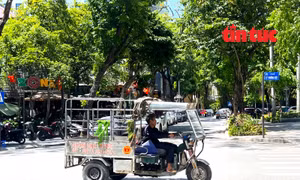 Người lao động chật vật mưu sinh dưới nắng nóng 40 độ C ở Hà Nội