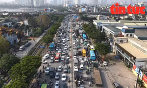 Cửa ngõ Thủ đô 'chật như nêm' trước nghỉ Lễ 30/4-1/5