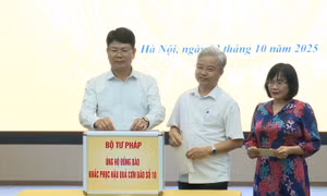 Ngành Tư pháp quyên góp ủng hộ đồng bào bị thiệt hại do bão lũ