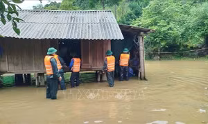 Mưa lũ ở Trung Bộ giữa mùa hè là hiếm gặp, bất thường và cao nhất trong 30 năm qua