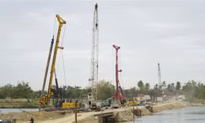 Tăng tốc giải ngân vốn, đẩy nhanh tiến độ các dự án giao thông trọng điểm.