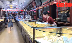 Giá vàng tiếp đà tăng, vàng miếng SJC gần 83 triệu đồng