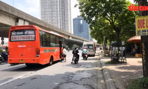Tái diễn trình trạng xe khách chạy 'rùa bò', đón trả khách bừa bãi quanh bến Mỹ Đình