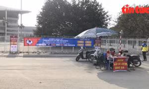 Vé xem trận Việt Nam - Indonesia: 'Cò' hét giá cao dù vắng người mua