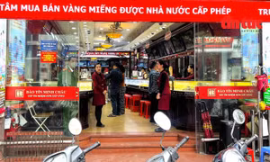 Giá vàng ngày 22/12 lập đỉnh mới, thị trường không còn cảnh xếp hàng mua