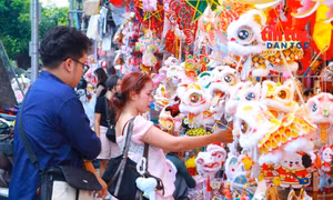 Rộn ràng sắc Trung thu, đồ chơi truyền thống lên kệ sớm