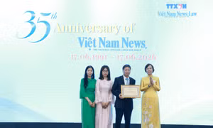 Báo Việt Nam News and Law kỷ niệm 35 năm ngày phát hành số báo đầu tiên.