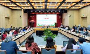 Hoàn thiện thể chế để phát triển nhanh và bền vững trong giai đoạn mới