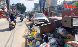 Bụi bặm, rác thải tràn lan tại dự án khép kín Vành đai 1 Hà Nội