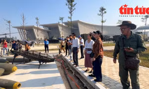 Ấn tượng và tự hào khi tham quan Bảo tàng Lịch sử quân sự Việt Nam 
