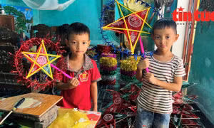 Làng đèn ông sao Báo Đáp (Nam Định) rộn ràng dịp Tết Trung thu