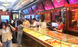 Chiều 10/4, giá vàng nhẫn lập kỷ lục mới, vượt mức 78,5 triệu đồng