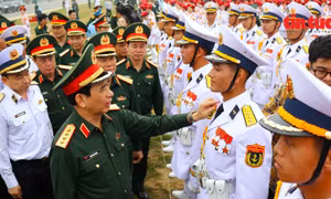 Đại tướng Phan Văn Giang kiểm tra hợp luyện diễu binh, diễu hành