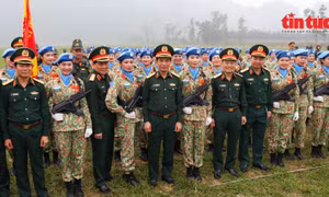 Những 'bông hồng thép' hợp luyện diễu binh, diễu hành