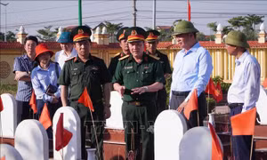 Hành trình trở về của những người anh hùng sau nửa thế kỷ rời xa đất mẹ