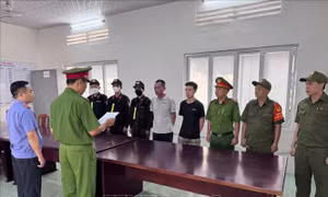Tạm giữ các đối tượng gây rối trật tự công cộng, cướp giật tài sản