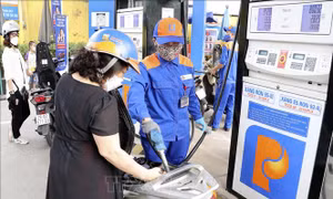 Giá xăng dầu tiếp tục đồng loạt tăng từ 15 giờ hôm nay