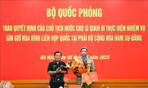 Trao Quyết định của Chủ tịch nước cho sĩ quan đi gìn giữ hòa bình tại Nam Sudan