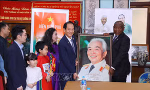 Tổng thống Nam Phi Matamela Cyril Ramaphosa thăm gia đình Đại tướng Võ Nguyên Giáp