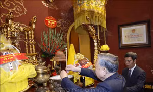Tổng Bí thư dâng hương tại Khu Di tích Hoàng Thành Thăng Long