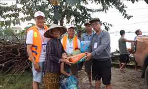 Chung tay vì Đà Nẵng - San sẻ giữa dòng nước lũ