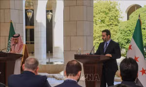 Saudi Arabia cam kết sát cánh với Syria trong công cuộc tái thiết
