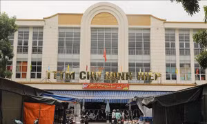 Hà Nội tăng cường xử lý hàng giả mạo nhãn hiệu tại “thủ phủ” thời trang Ninh Hiệp