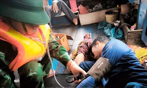 Kịp thời cấp cứu thuyền viên bị tai nạn trên biển
