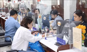 Bộ Chính trị thống nhất tăng lương mức cơ sở lên 2,53 triệu đồng từ ngày 1/7/2026