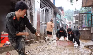Tuyên Quang khẩn trương kiểm tra và cấp điện trở lại cho người dân sau mưa lũ