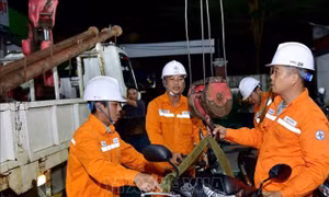 Chạy đua khôi phục điện sau bão số 10 - Bài 1