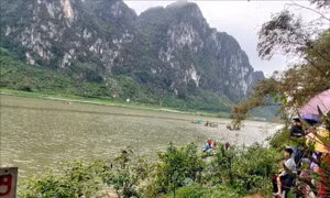 Lật thuyền trên sông Gianh làm 2 người tử vong, 2 người mất tích